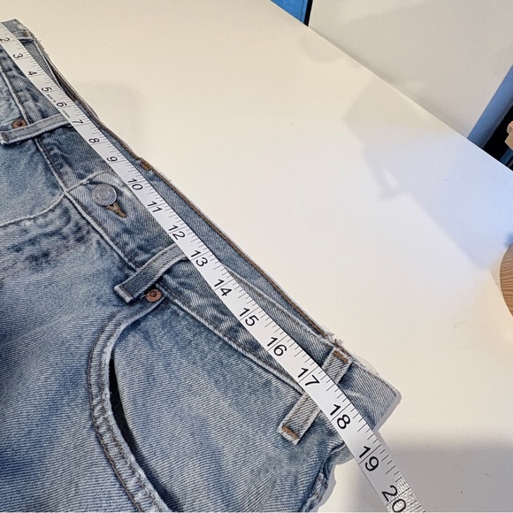 Vintage Levi's Light Blue Relaxed Men's Jeans - Picture 4 of 5